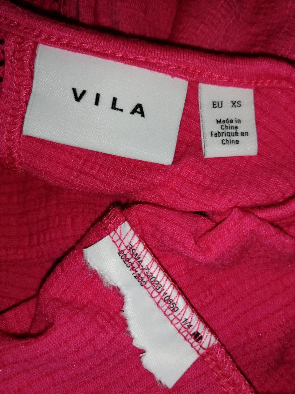 Blusa fluida gola V mangas soltas rosa fúcsia costas detalhe renda "Vila"} – photo 3